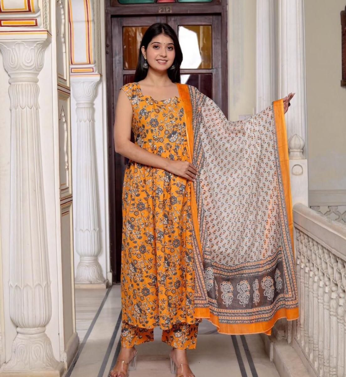Sleevless kurti with plazo and dupattaa