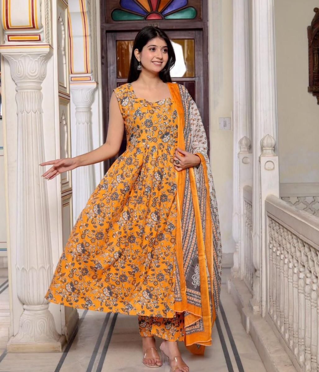 Sleevless kurti with plazo and dupattaa